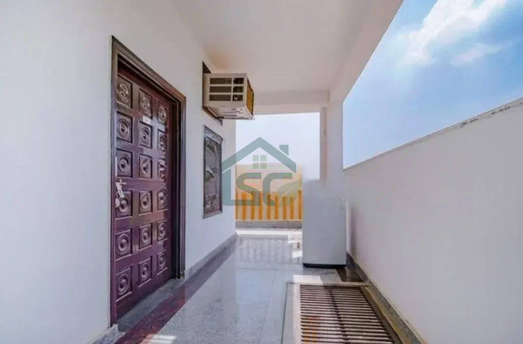 Royal guest house and PG in Sector 33, Gurugram — property photo 1