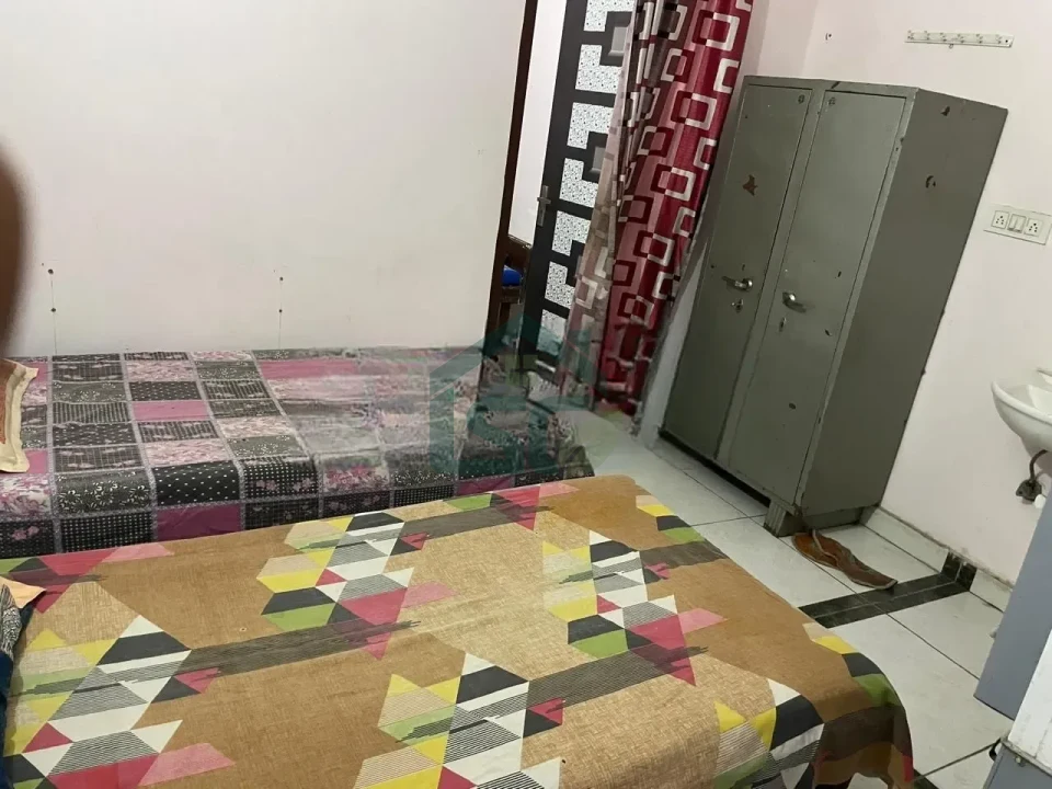 27 paying guest house girls & boys in Sector 33, Gurugram — property photo 1