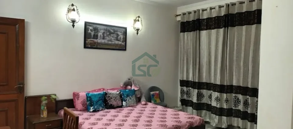 PG FOR Girls Only in Sector 26, Gurugram — property photo 2