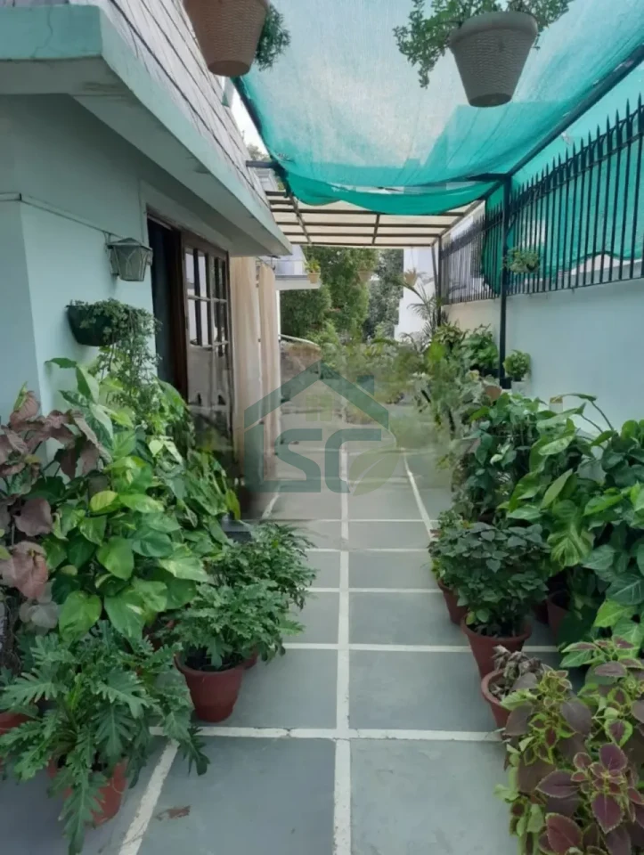 PG FOR Girls Only in Sector 26, Gurugram — property photo 5