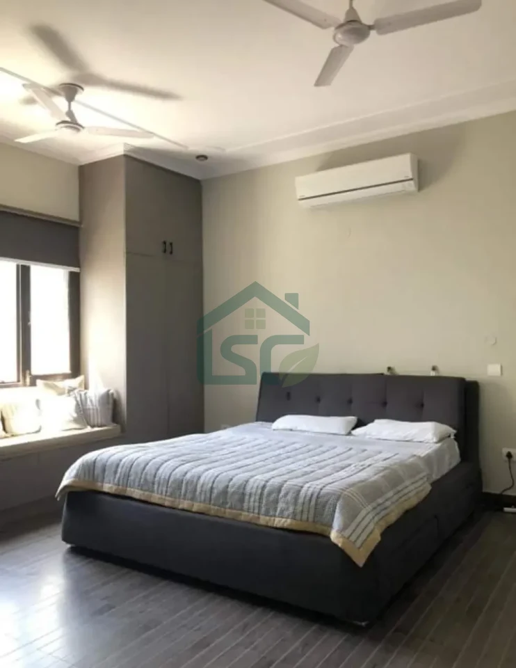 PG FOR Girls Only in Sector 26, Gurugram — property photo 3