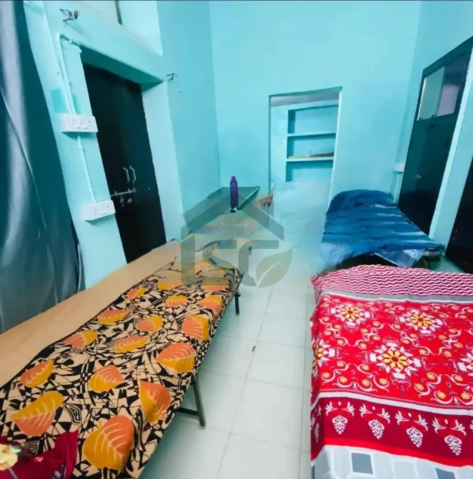 At Alka Girls Hostel, Hussainganj, Lucknow
