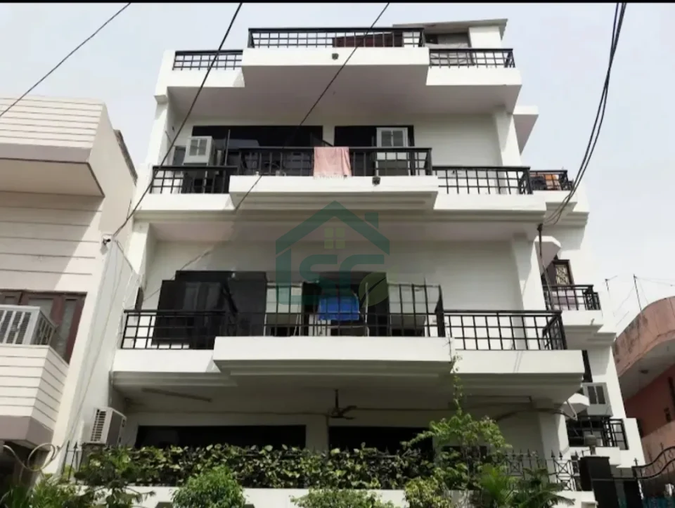 C-8 Hostel in Punjabi Bagh, Delhi — property photo 4