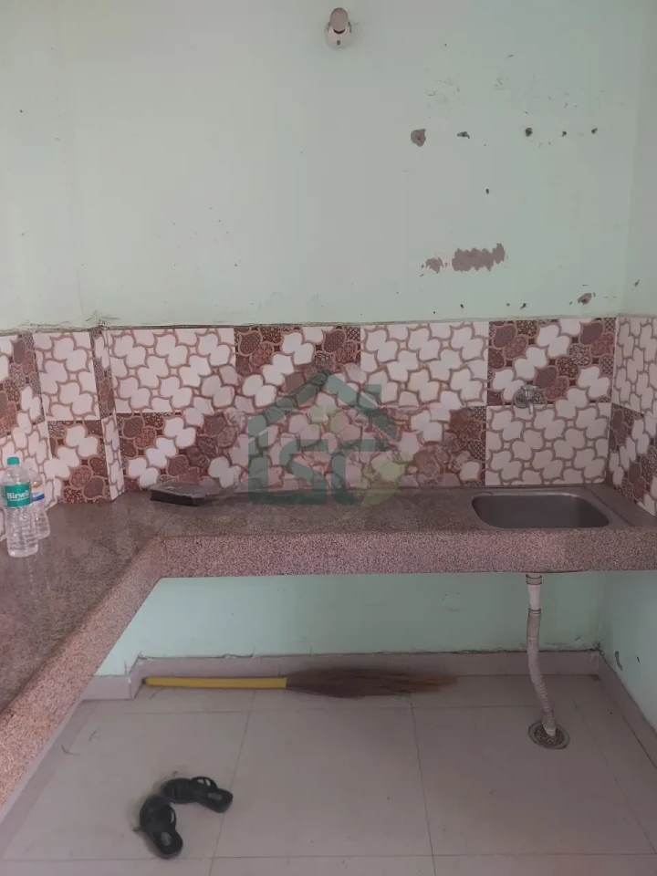 Chandrakant Room For Rent in Sector 51, Gurugram — property photo 3