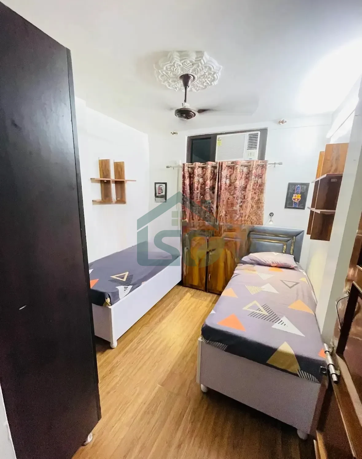 White house tower in sector 28, Gurugram — property photo 1
