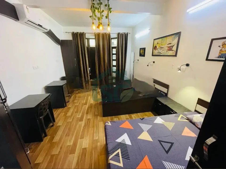 White house tower in sector 28, Gurugram — property photo 4