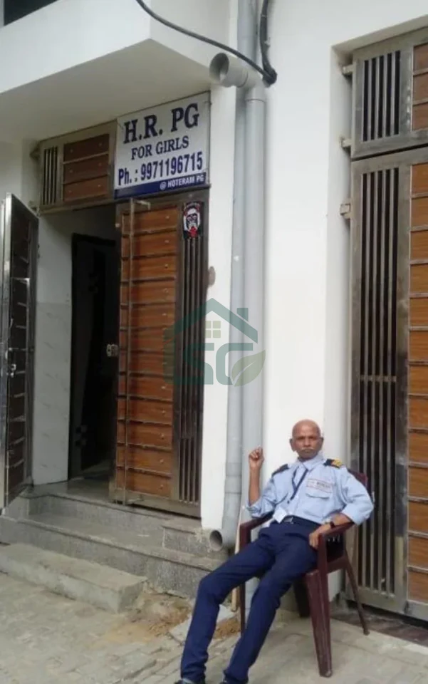 HR Girls PG in Sector 15, Gurugram — property photo 5