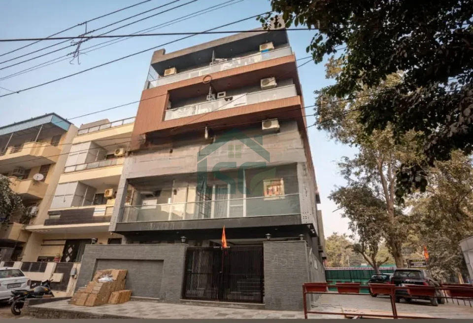 Shweta in Sector 14, Gurugram — property photo 1