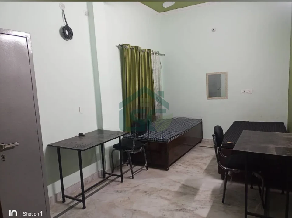 At Lal Ji Accommodation, Clement Town, Dehradun