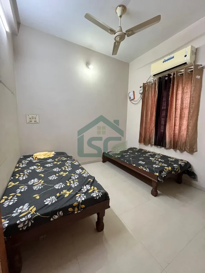 At Om Shiv PG And Hostel, Alkapuri, Vadodara