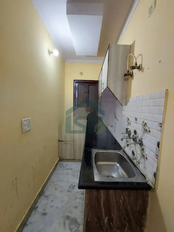 Prisha Girls PG in Shahdara, Delhi — property photo 2