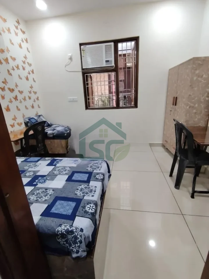 Ideal girls PG in Shakarpur, Delhi — property photo 1