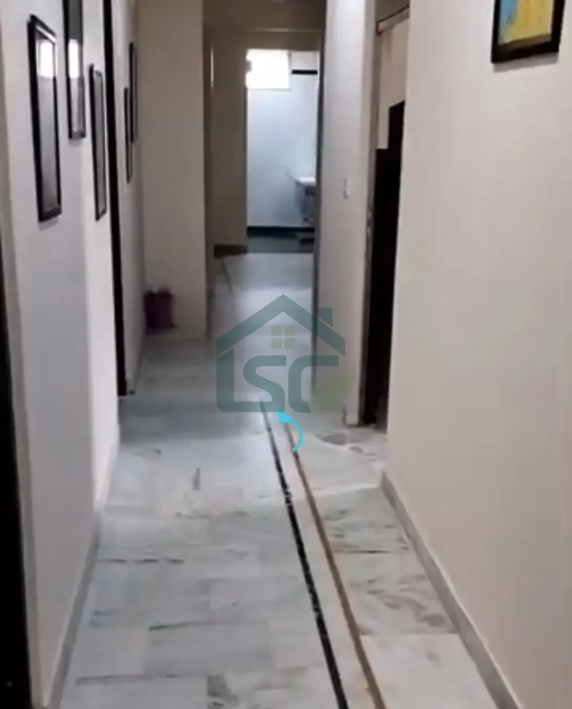 Einstein's Accommodation in Vikaspuri, Delhi — property photo 1