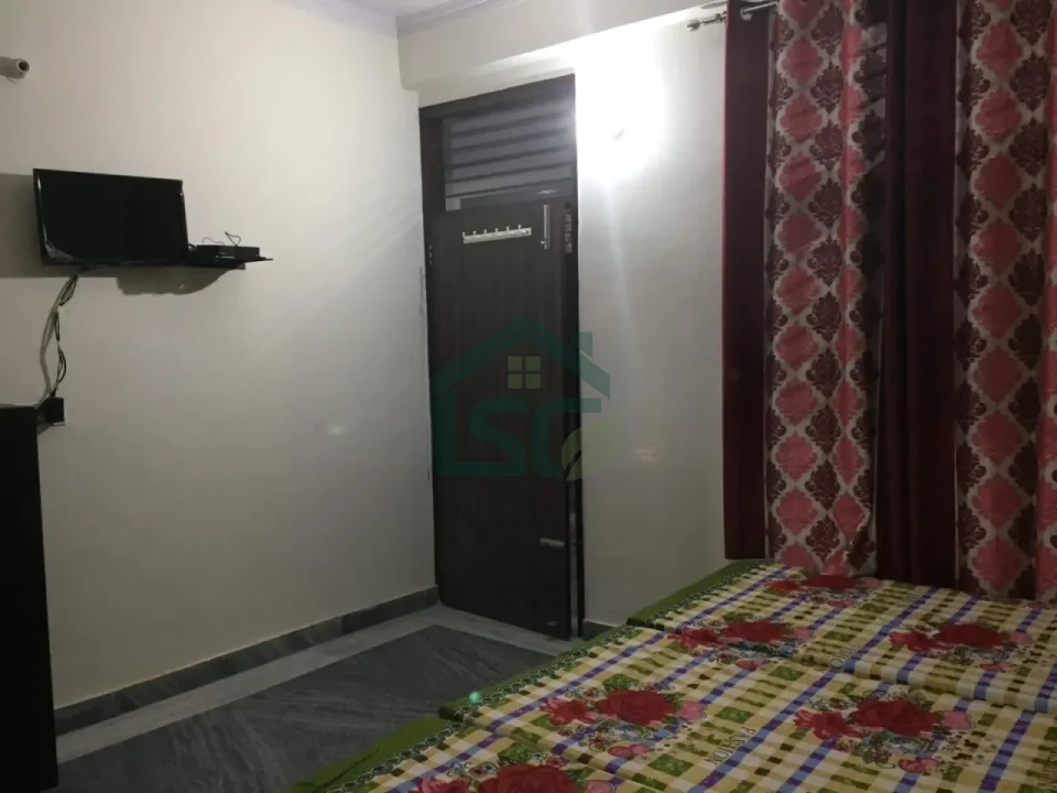 New Royal PG for girls in Mukherjee Nagar, Delhi — property photo 1