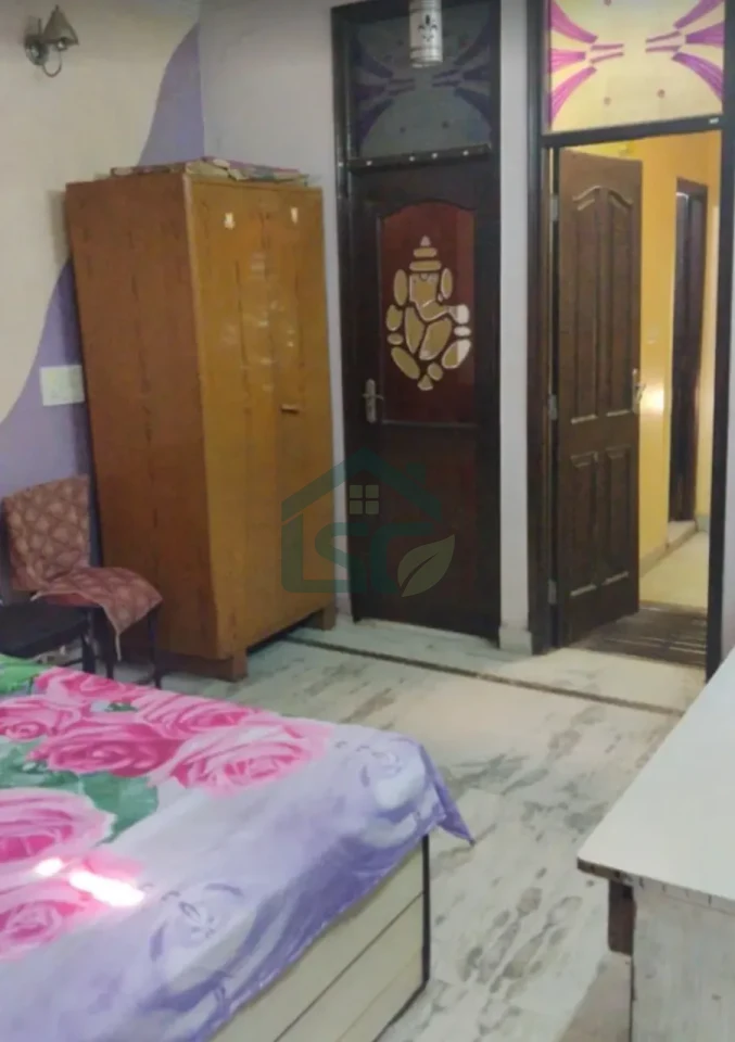 Room available on rent for girls in Rohini, Delhi — property photo 1
