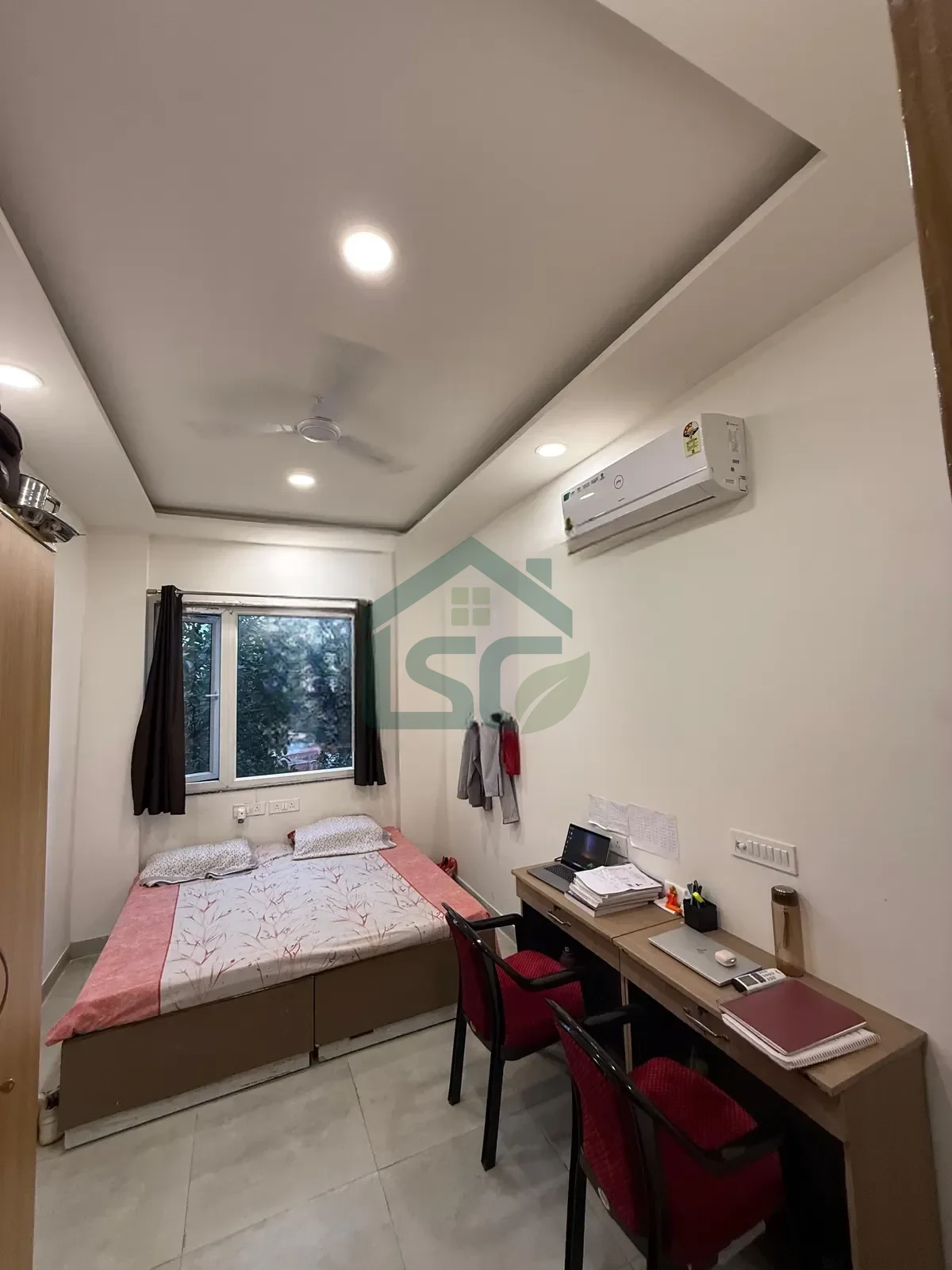 Living hub in Hudson Lane, Delhi — property photo 1