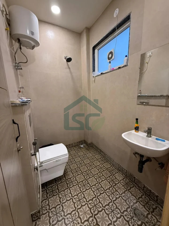 Living hub in Hudson Lane, Delhi — property photo 2