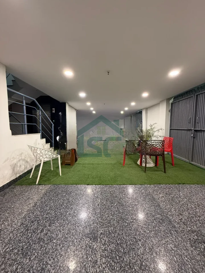 Living hub in Hudson Lane, Delhi — property photo 3