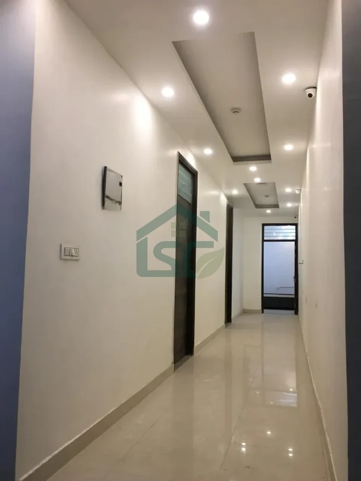Platinum PG (co-living) in Shalimar Bagh, Delhi — property photo 1