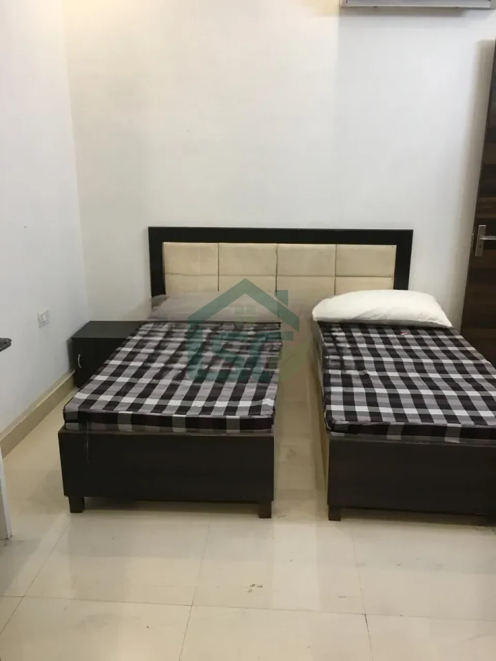 Platinum PG (co-living) in Shalimar Bagh, Delhi — property photo 4