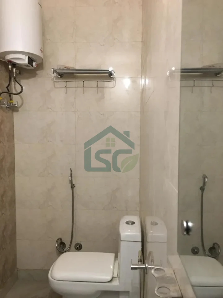 Platinum PG (co-living) in Shalimar Bagh, Delhi — property photo 2