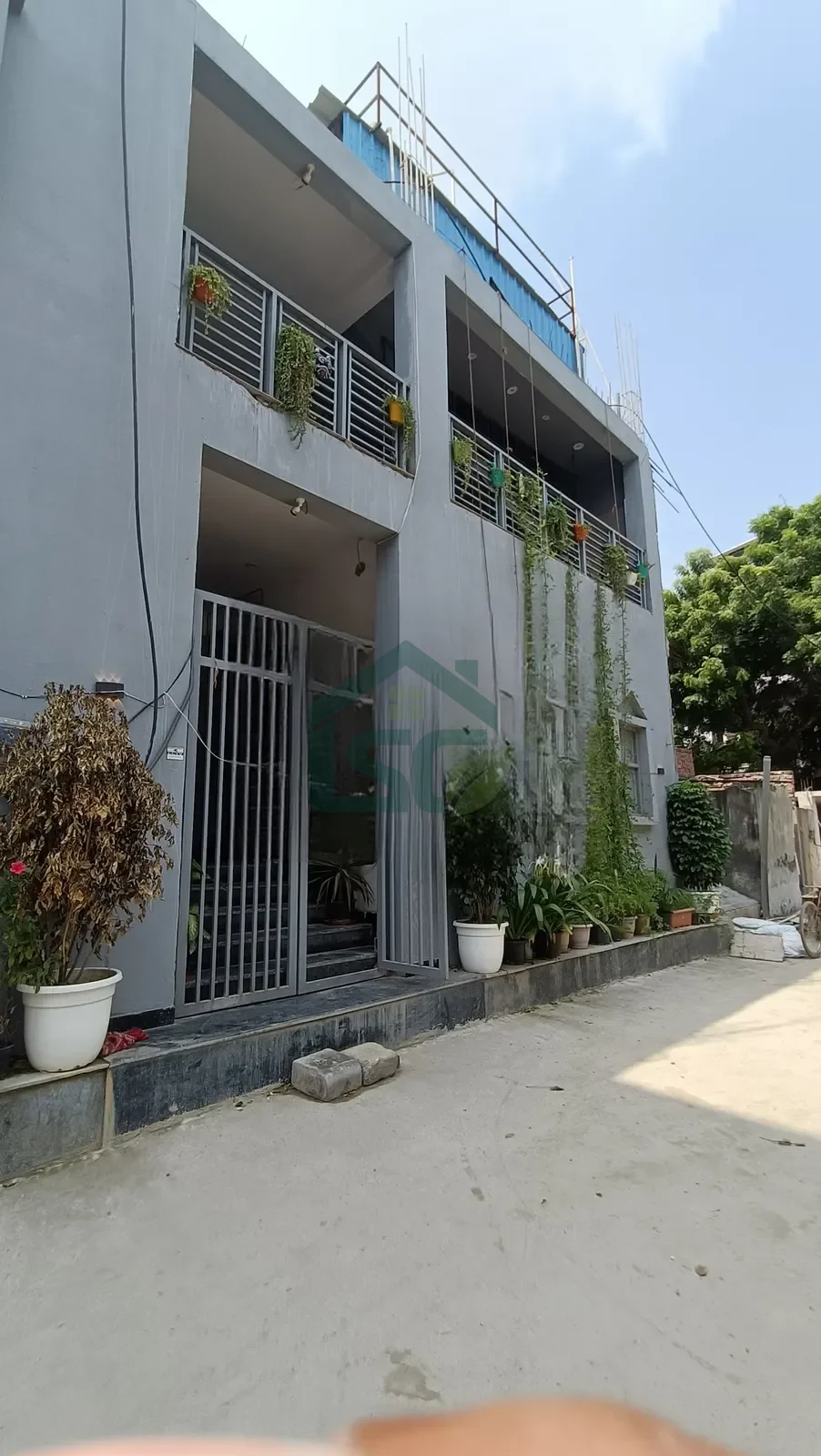 Goldey PG in Sector 130, Noida — property photo 1