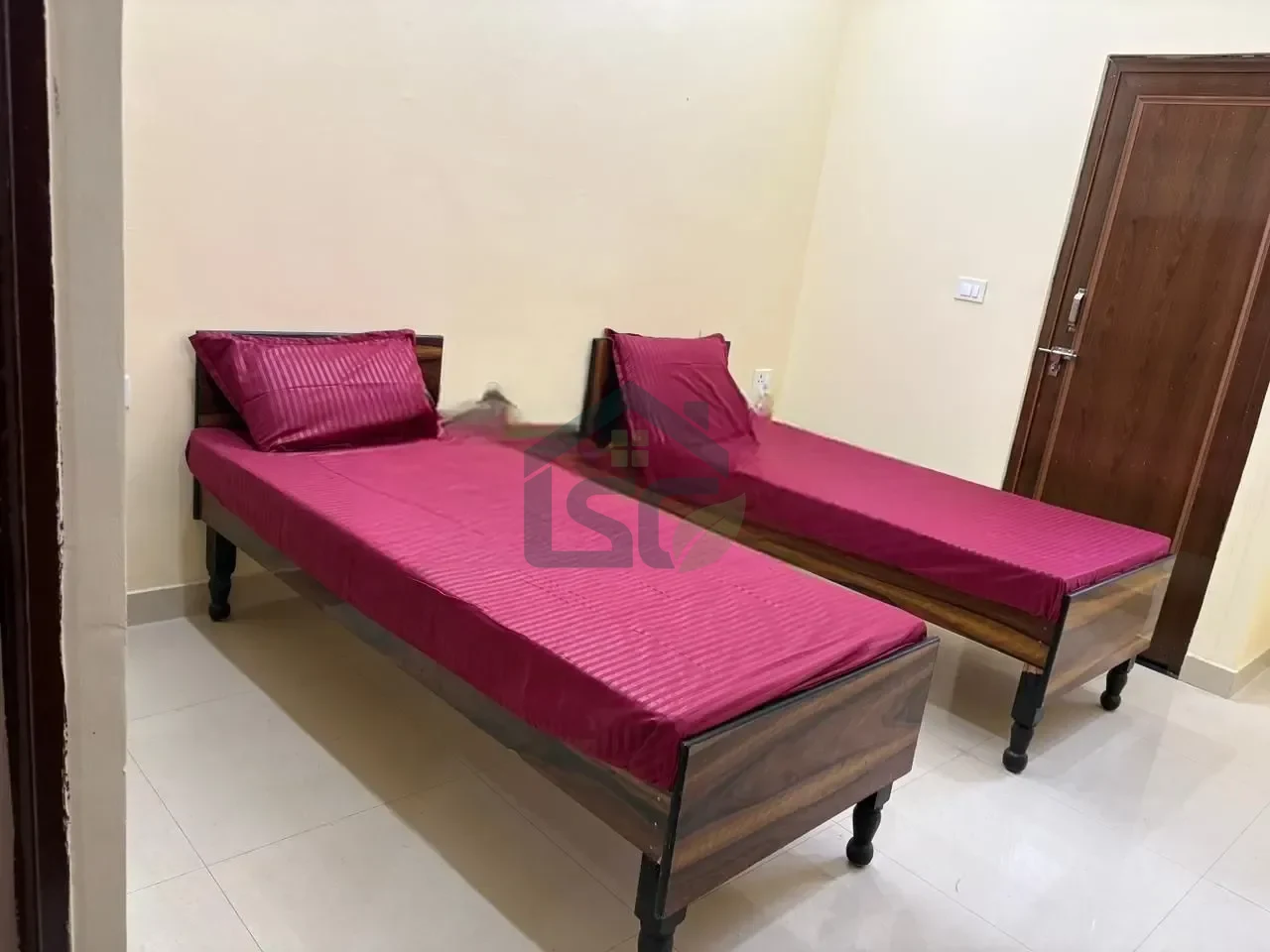 Noida comfort PG in Goyal Colony, Noida — property photo 1