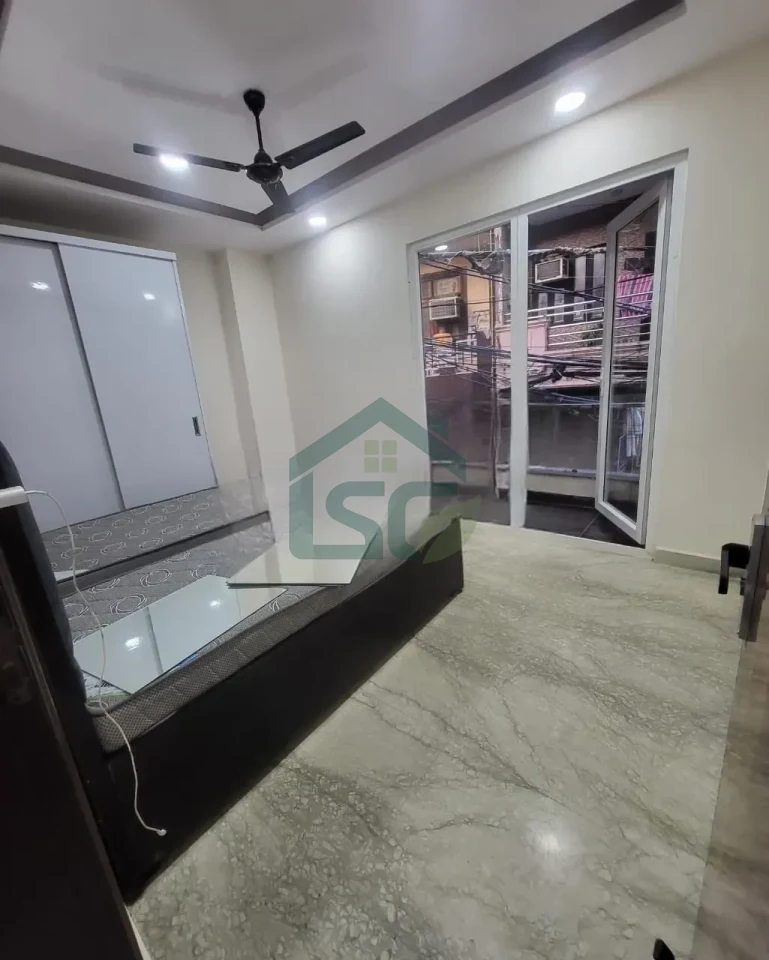 Shree Balaji PG Accommodation in Shakarpur Khas, Delhi — property photo 1