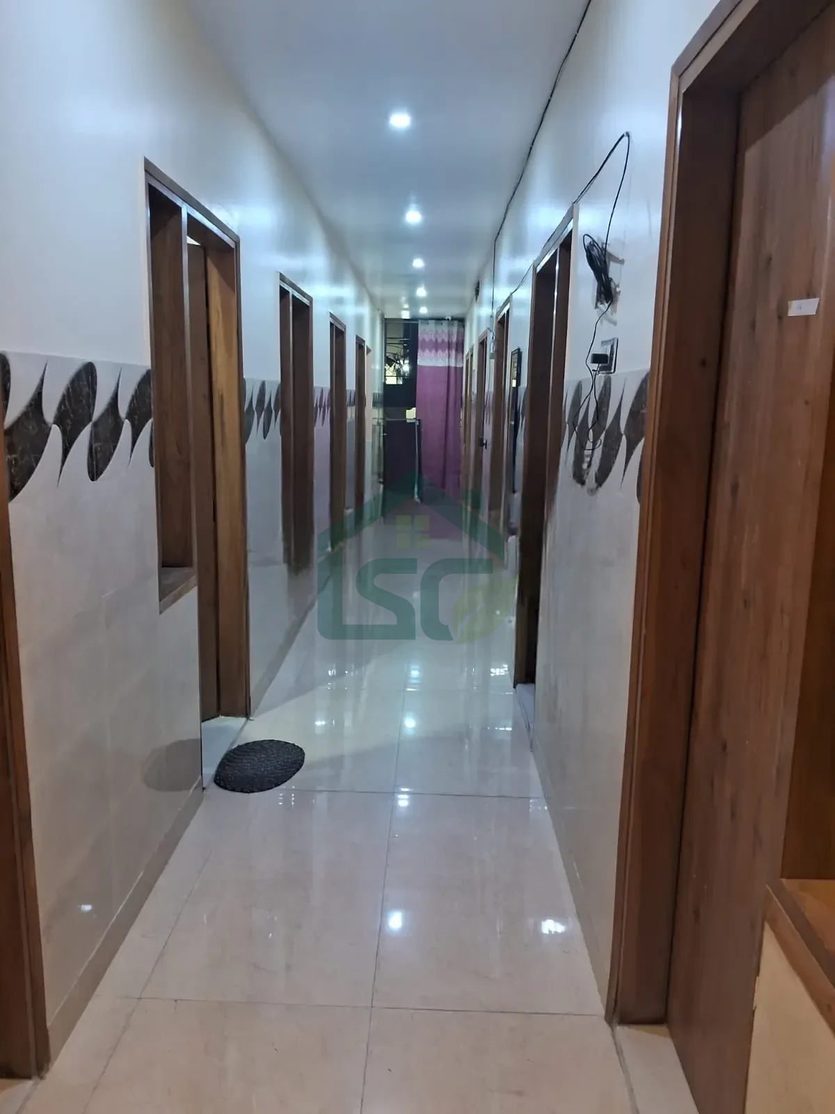 S. Royal House in Shakarpur, Delhi — property photo 1