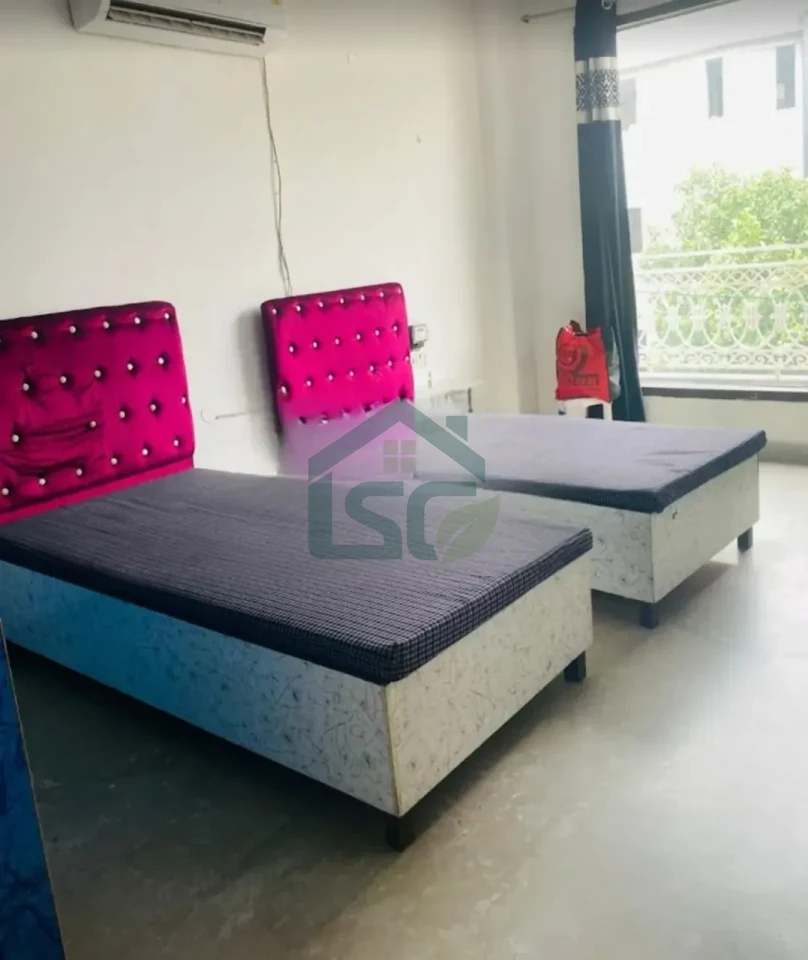 Little Space in Mansarover Garden, Delhi — property photo 4