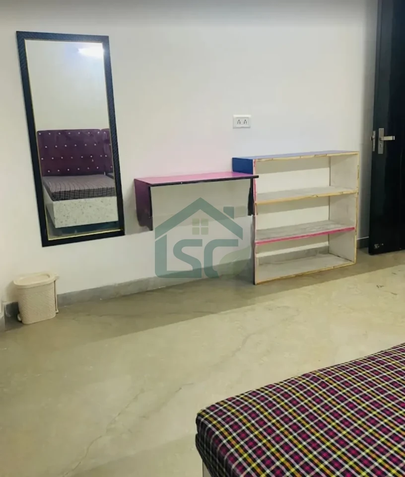 Little Space in Mansarover Garden, Delhi — property photo 3