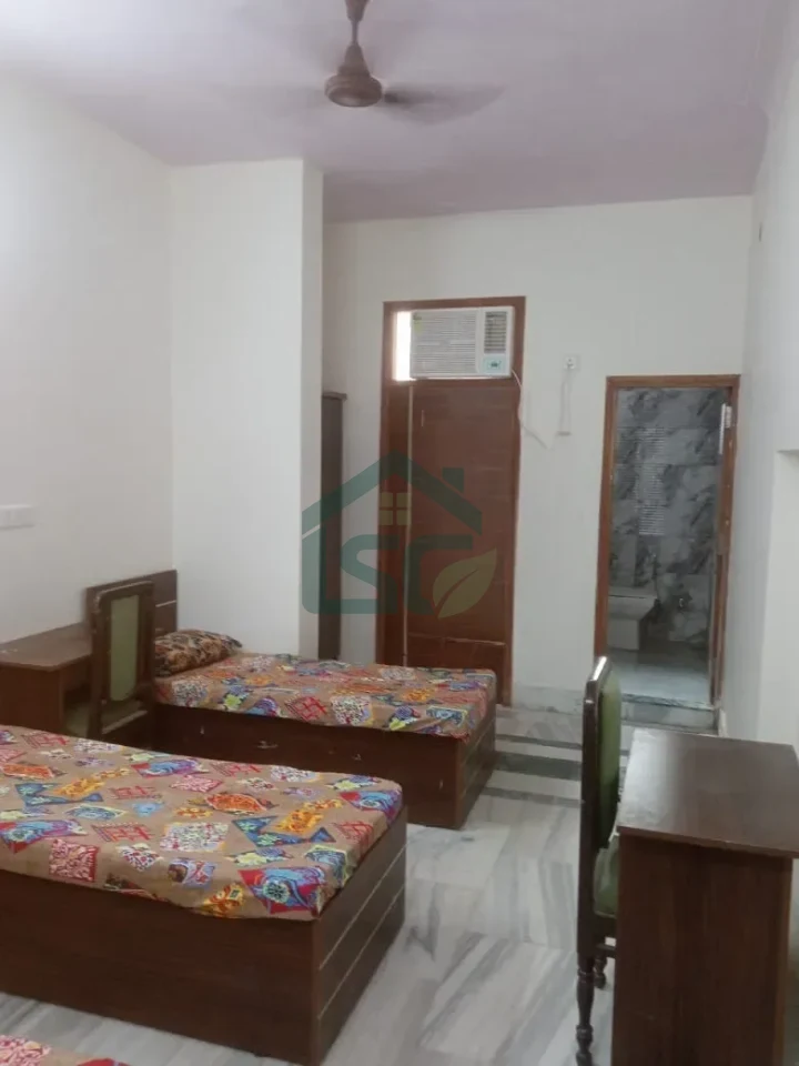 Premium girls PG in Vijay Nagar, Delhi — property photo 2