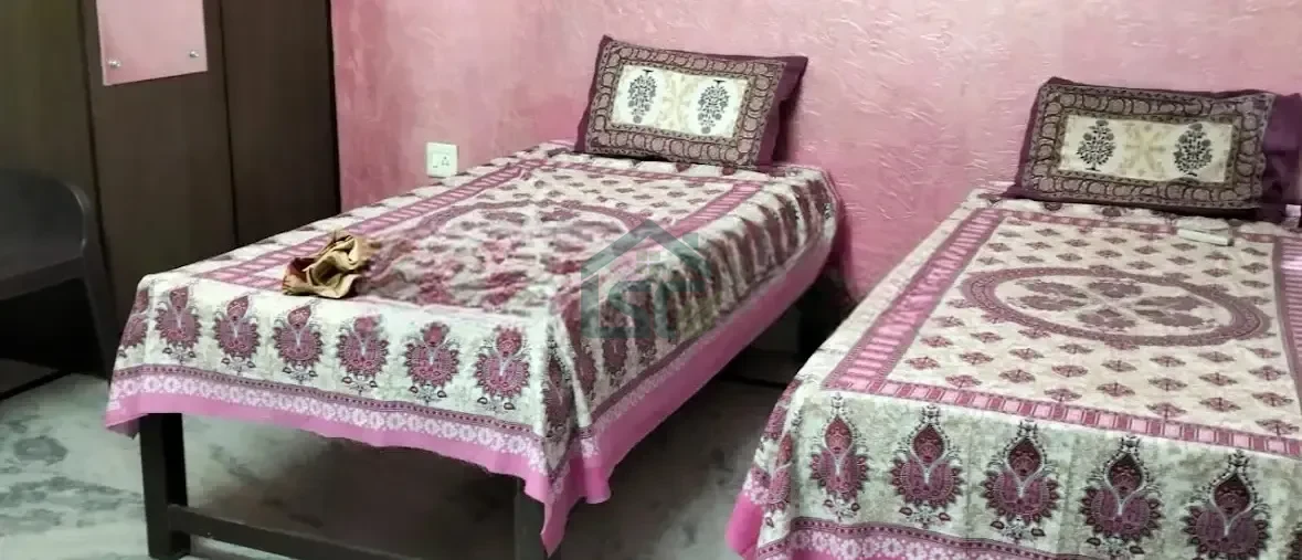Homey PG For Girls in South Moti Bagh, Delhi — property photo 1