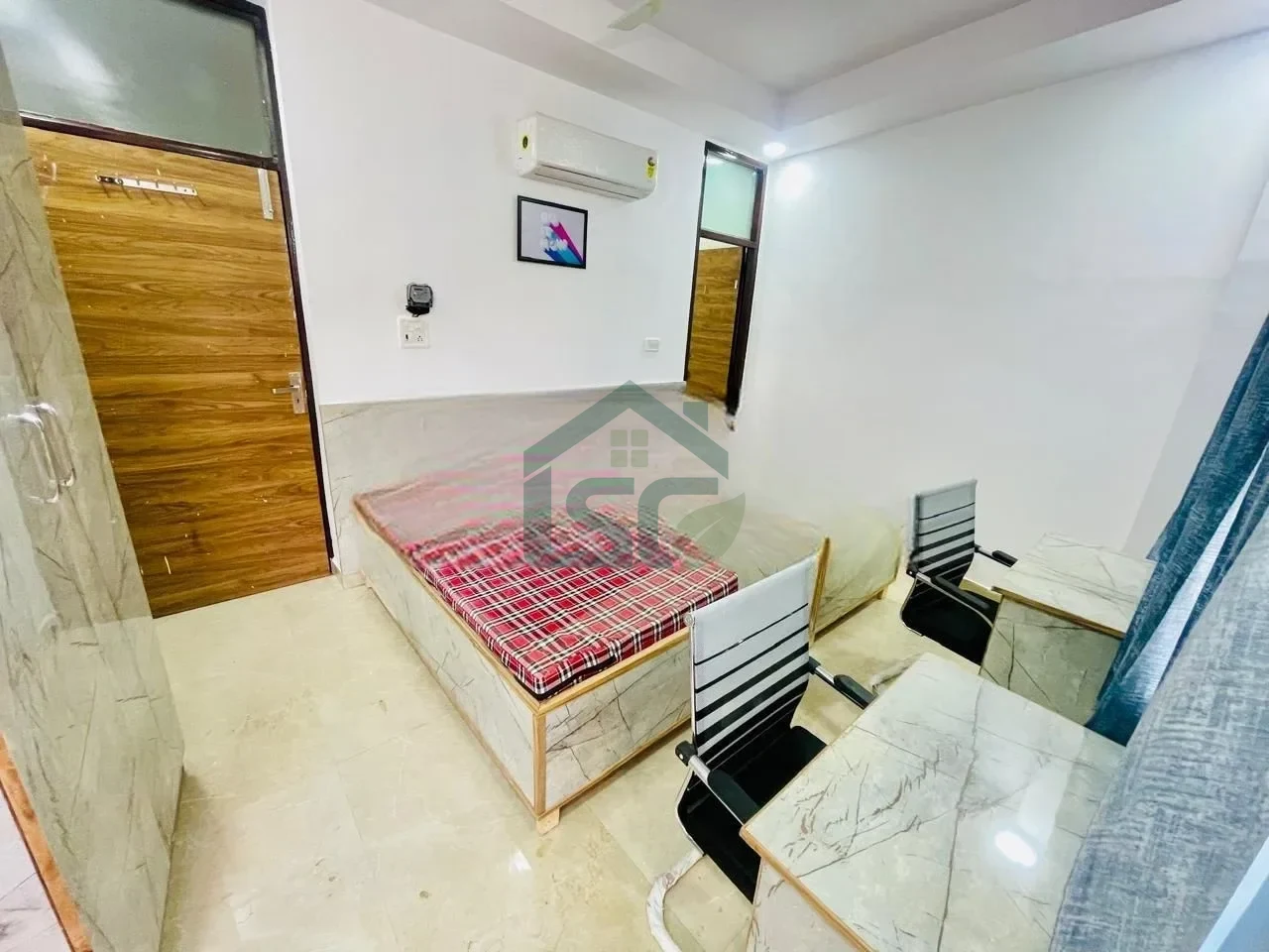At Swastik Paying Guest Boys And Girls, South extension, Delhi