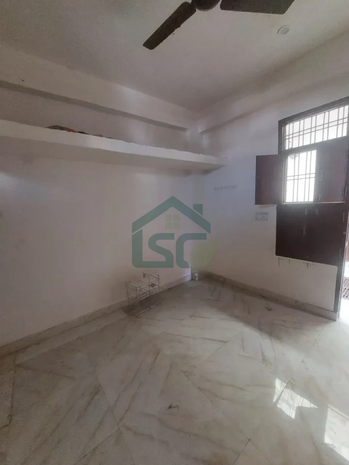 Raju Room For Rent in Sector 78, Gurugram — property photo 3