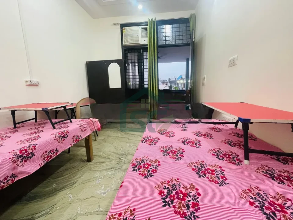 Living hub in Reids Line Delhi Univ Staff Flats, Delhi — property photo 5