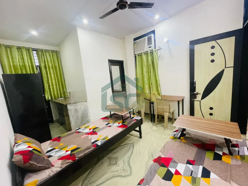 Living hub in Reids Line Delhi Univ Staff Flats, Delhi — property photo 3