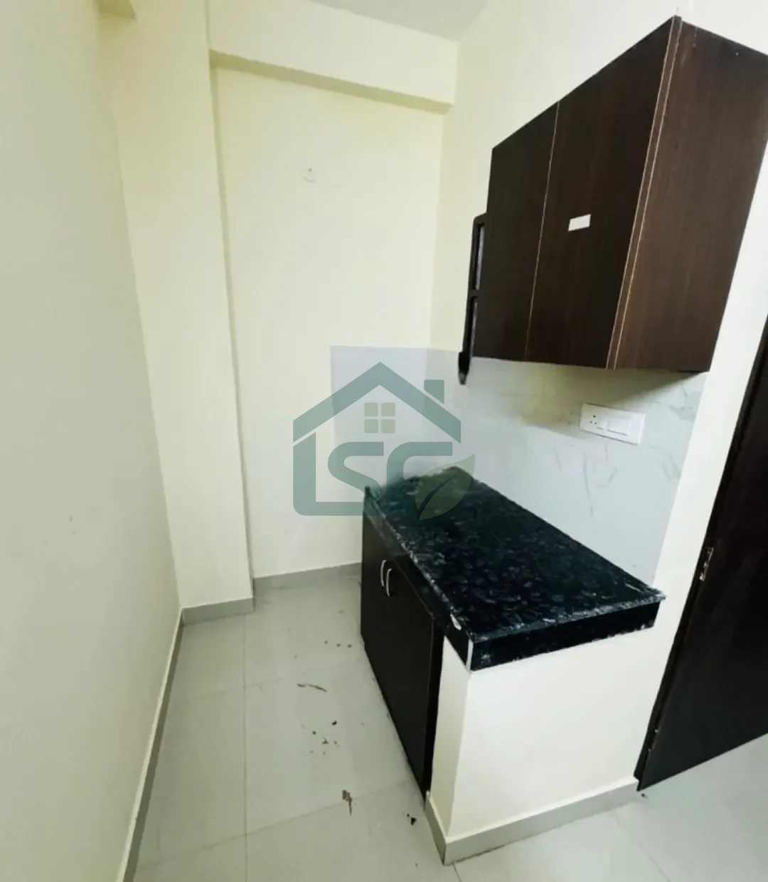 Flora Homes Girls PG in Sector 72, Gurugram — property photo 1