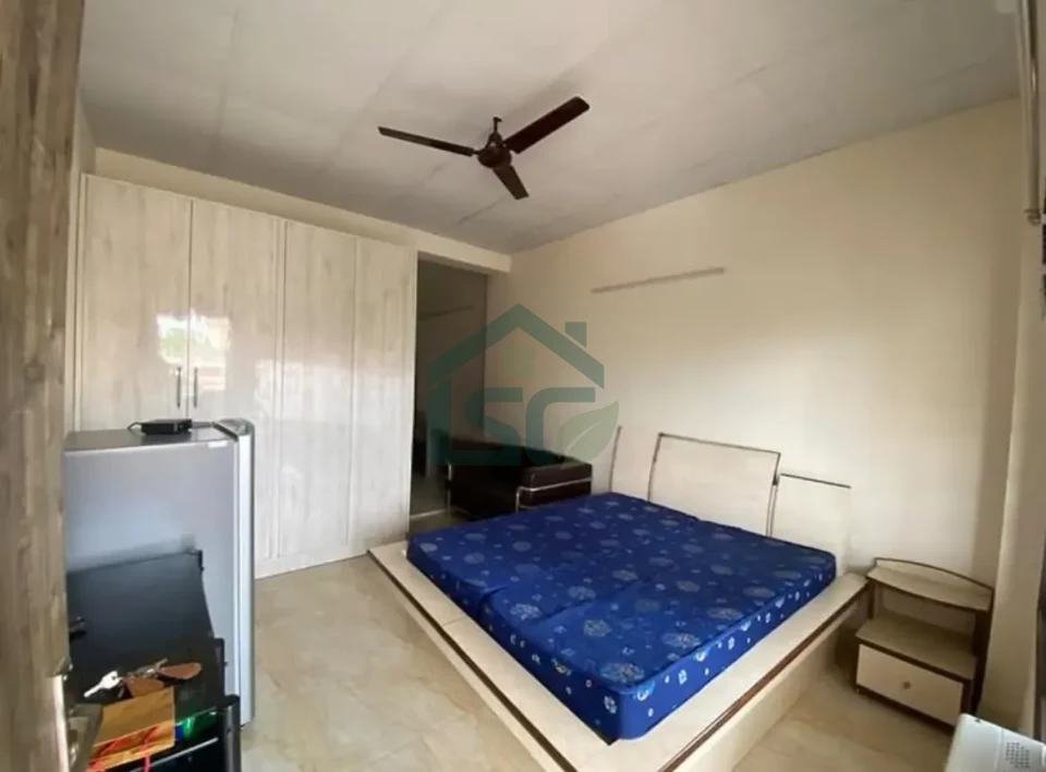 1 RK only for girl in Sector 28, Gurugram — property photo 2