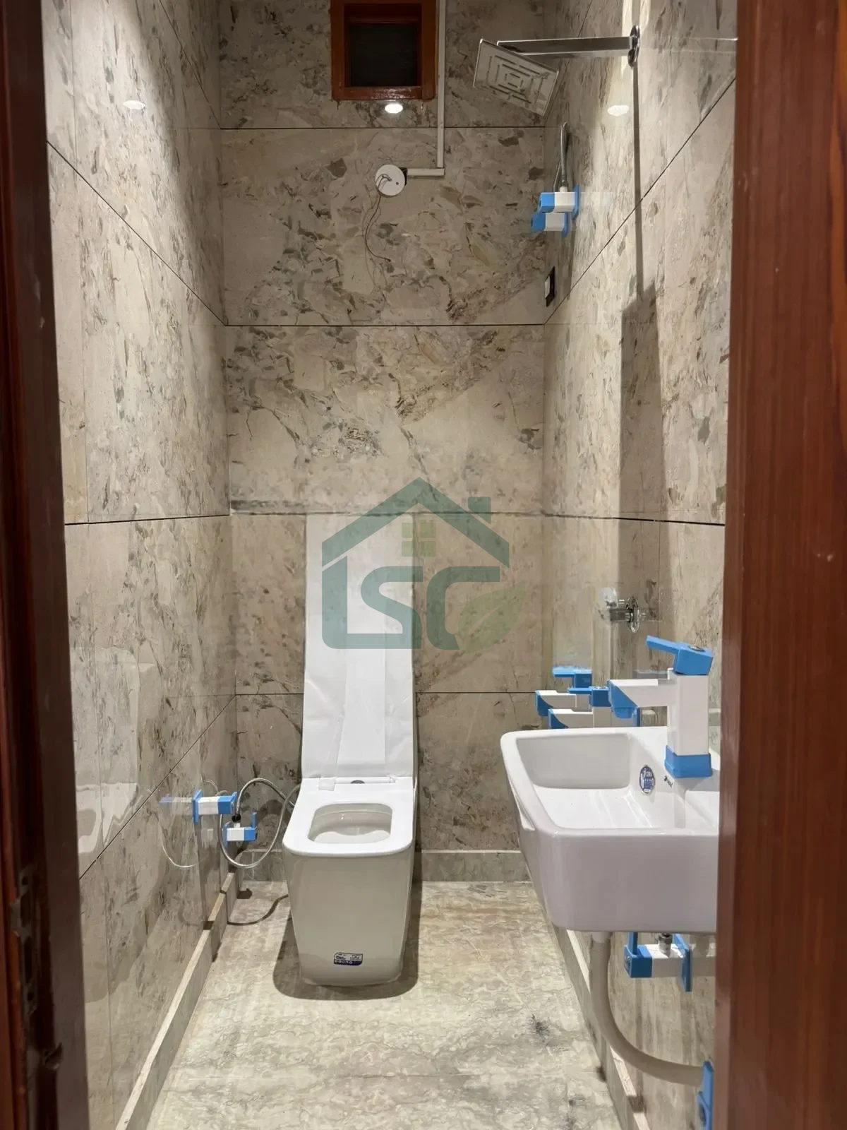 Youth hostel in Indra Vikas Colony, Delhi — property photo 1