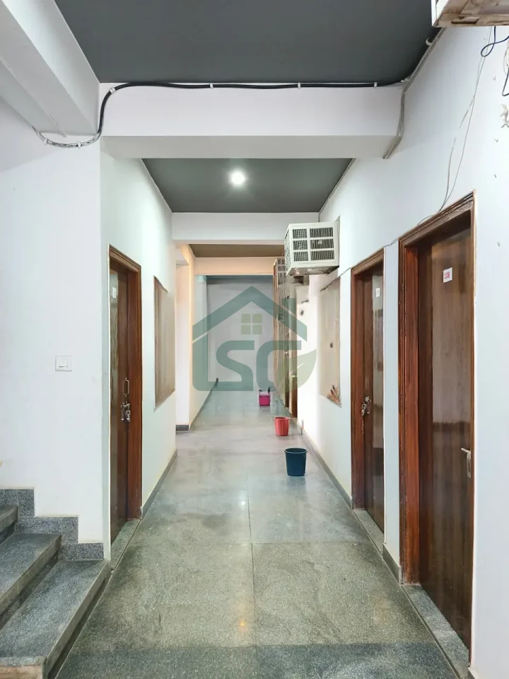 Chaudhary Luxury PG in Sector 18, Noida — property photo 5