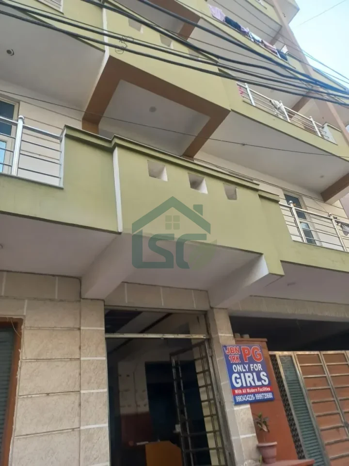 JBN PG in Sector 17, Gurugram — property photo 1