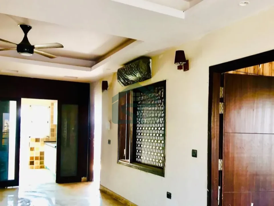 PG for girls and boys in Sector 17, Gurugram — property photo 3