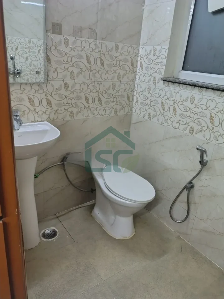 2 BHK In Sector 51 Gurugram in Sector 51, Gurugram — property photo 3