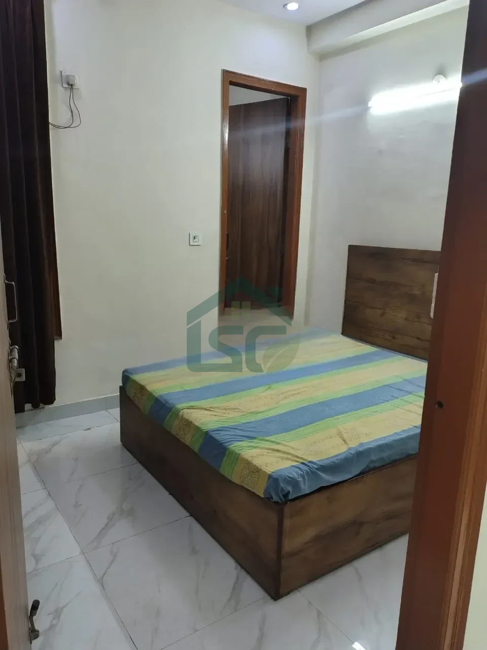 2 BHK In Sector 51 Gurugram in Sector 51, Gurugram — property photo 1