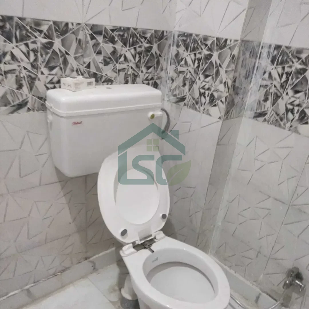 Om Luxury Rooms Girls in Shakarpur, Delhi — property photo 1