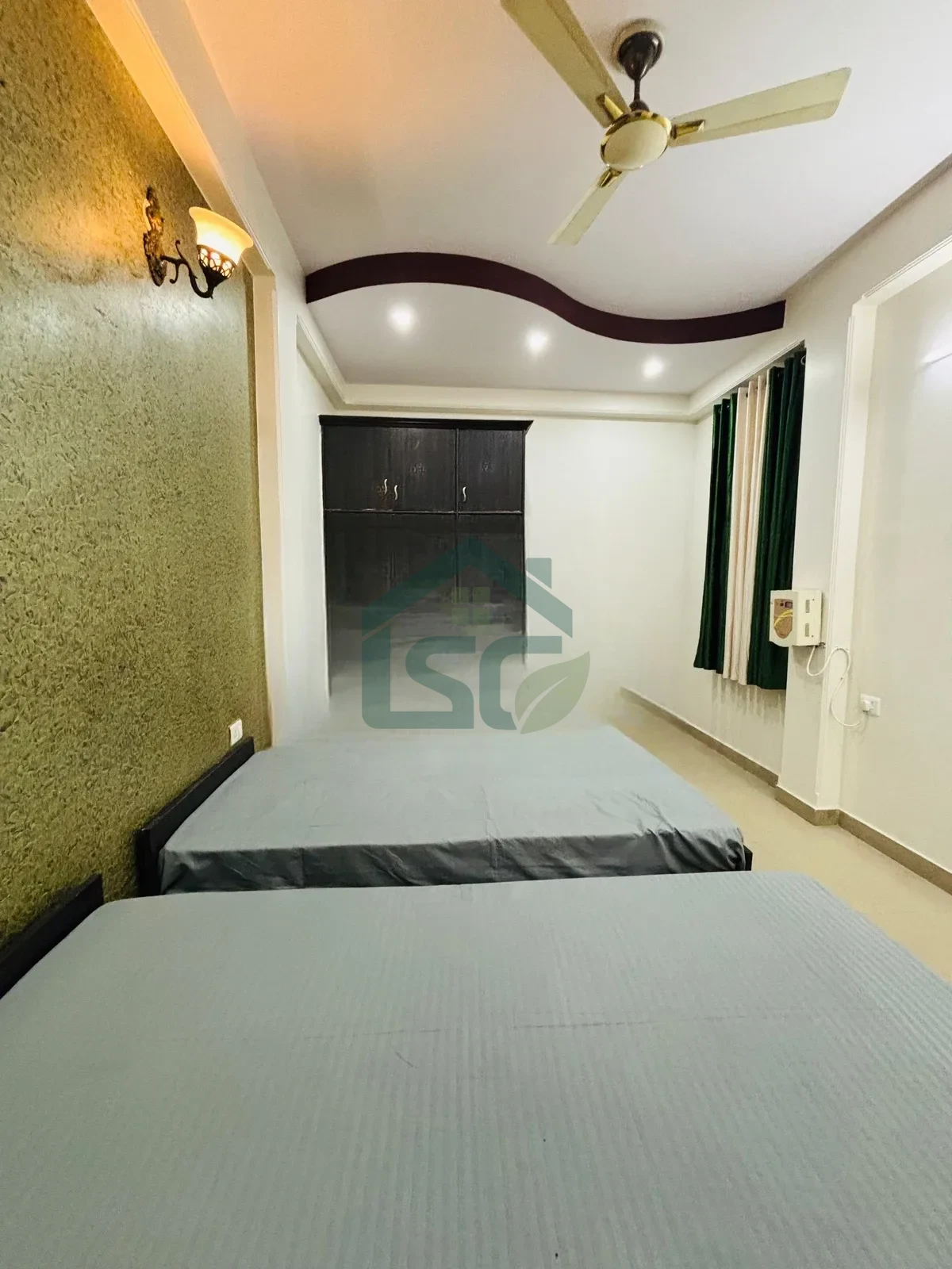 At Stay Holic PG {GIRLS }, Indirapuram, Ghaziabad