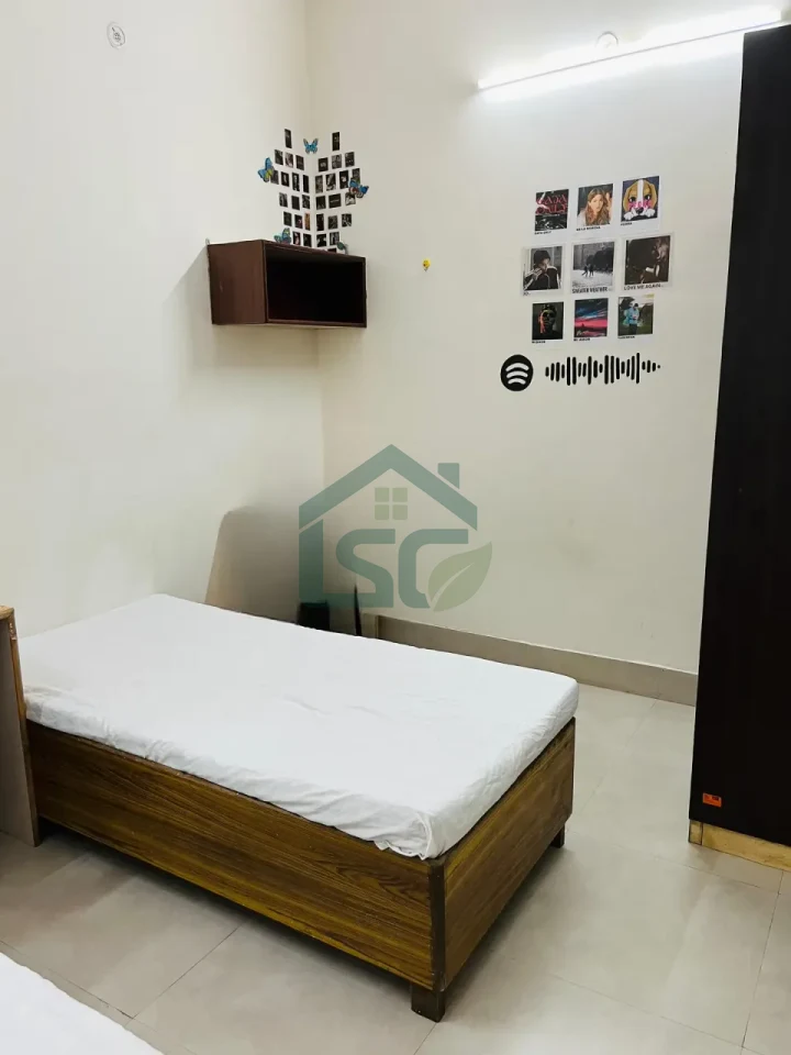 Vinayak PG for girls in Kamla Nagar, Delhi — property photo 2