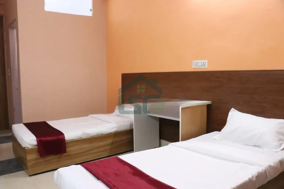 Pushpanjli Premium Luxury PG in Sector 18, Gurugram — property photo 3