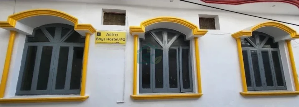 At Stayello Astra Boys Hostel /PG, Near physics wallah.mahanagar extension kapoorthala, Lucknow